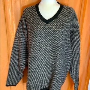 Men’s Coldwater Creek, black and white wool sweater. Size XL